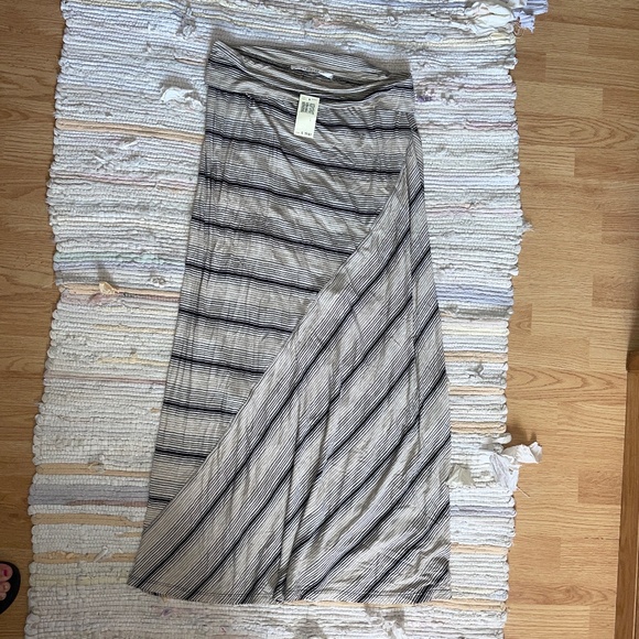 NWT Max Studio Black and Tan Stretch Maxi Skirt Size Large - Picture 1 of 5